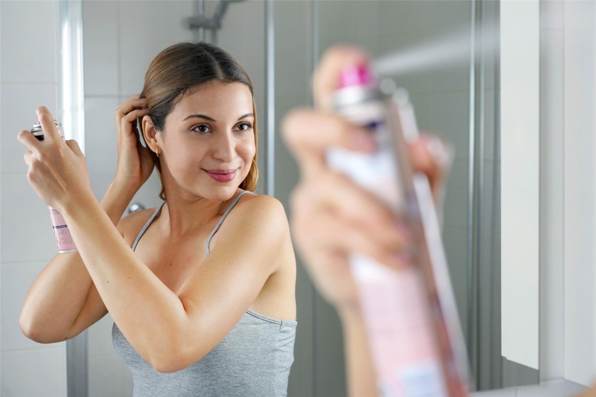 domowy sposób na suchy szampon do tłustych włosów