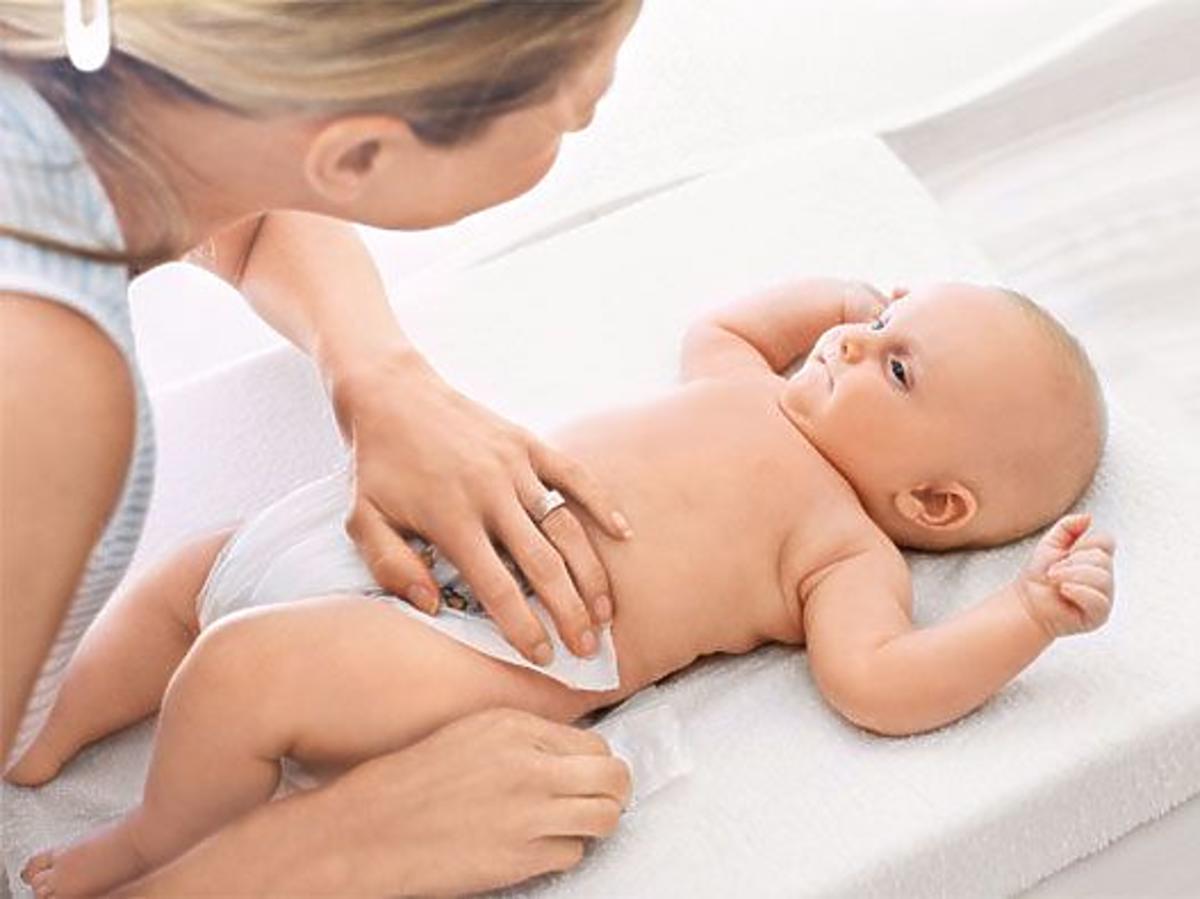 karnienie noworodkaczy zmiana pieluchy