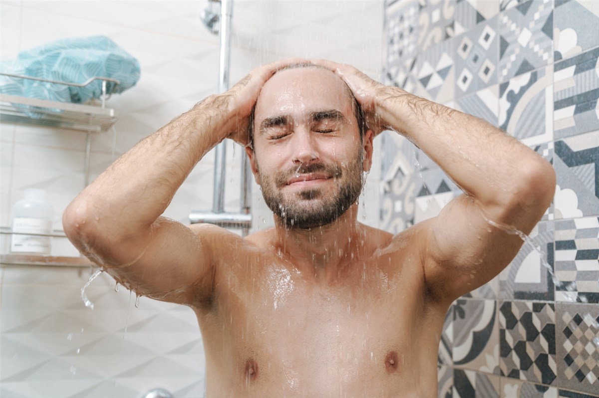 jaki dobrać szampon na smierdzące włosy u mężczyzny