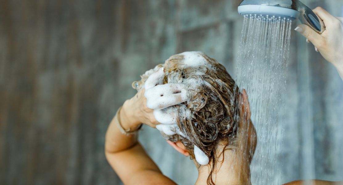 jaki szampon na zniszczone i suche wlosy przetluszczajace sie